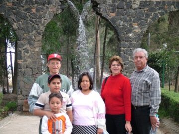Imágenes para rendir homenaje a persona finada, estas pueden variar en su contenido.