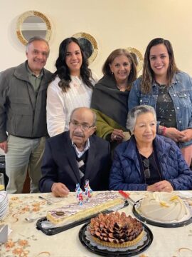 Imágenes para rendir homenaje a persona finada, estas pueden variar en su contenido.