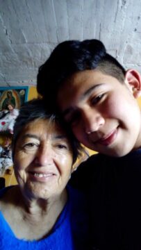 Imágenes para rendir homenaje a persona finada, estas pueden variar en su contenido.