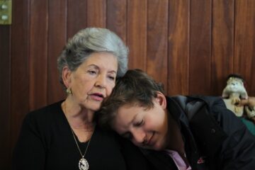 Imágenes para rendir homenaje a persona finada, estas pueden variar en su contenido.