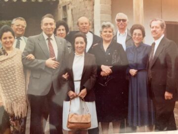 Imágenes para rendir homenaje a persona finada, estas pueden variar en su contenido.