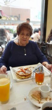 Imágenes para rendir homenaje a persona finada, estas pueden variar en su contenido.