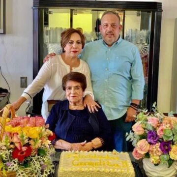 Imágenes para rendir homenaje a persona finada, estas pueden variar en su contenido.