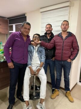 Imágenes para rendir homenaje a persona finada, estas pueden variar en su contenido.