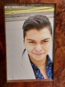 Imágenes para rendir homenaje a persona finada, estas pueden variar en su contenido.