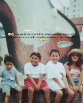 Imágenes para rendir homenaje a persona finada, estas pueden variar en su contenido.