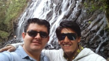 Imágenes para rendir homenaje a persona finada, estas pueden variar en su contenido.
