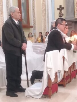 Imágenes para rendir homenaje a persona finada, estas pueden variar en su contenido.
