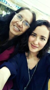 Imágenes para rendir homenaje a persona finada, estas pueden variar en su contenido.