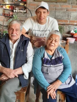 Imágenes para rendir homenaje a persona finada, estas pueden variar en su contenido.