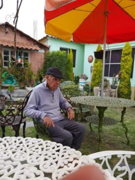 Imágenes para rendir homenaje a persona finada, estas pueden variar en su contenido.
