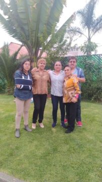 Imágenes para rendir homenaje a persona finada, estas pueden variar en su contenido.