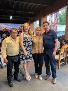 Imágenes para rendir homenaje a persona finada, estas pueden variar en su contenido.