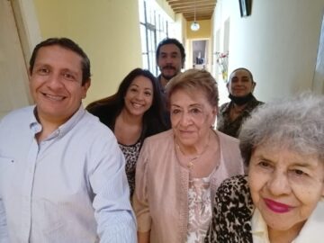 Imágenes para rendir homenaje a persona finada, estas pueden variar en su contenido.