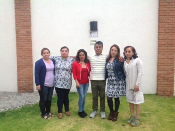 Imágenes para rendir homenaje a persona finada, estas pueden variar en su contenido.