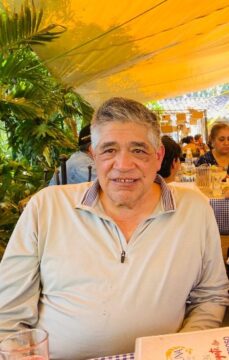Imágenes para rendir homenaje a persona finada, estas pueden variar en su contenido.
