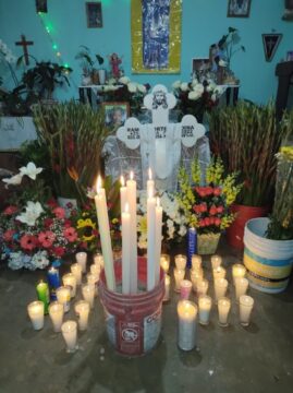 Imágenes para rendir homenaje a persona finada, estas pueden variar en su contenido.