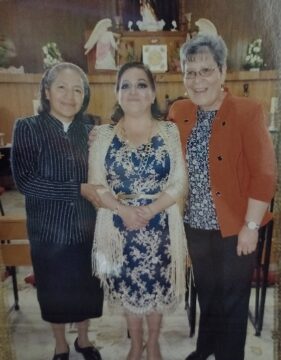 Imágenes para rendir homenaje a persona finada, estas pueden variar en su contenido.