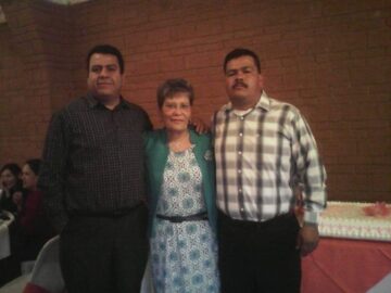Imágenes para rendir homenaje a persona finada, estas pueden variar en su contenido.
