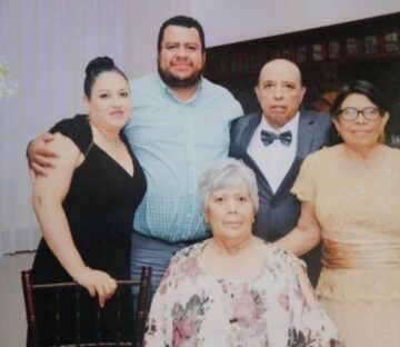 Imágenes para rendir homenaje a persona finada, estas pueden variar en su contenido.