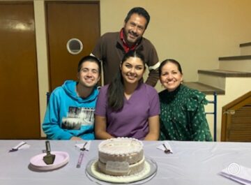 Imágenes para rendir homenaje a persona finada, estas pueden variar en su contenido.