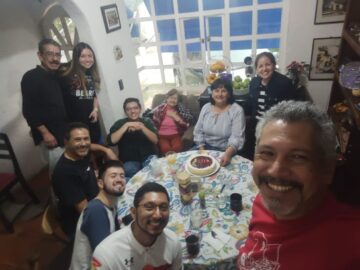 Imágenes para rendir homenaje a persona finada, estas pueden variar en su contenido.