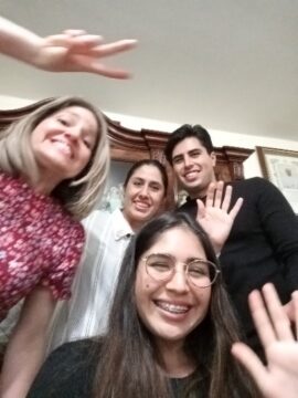 Imágenes para rendir homenaje a persona finada, estas pueden variar en su contenido.