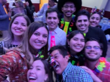Imágenes para rendir homenaje a persona finada, estas pueden variar en su contenido.