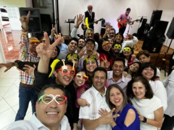 Imágenes para rendir homenaje a persona finada, estas pueden variar en su contenido.