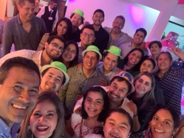 Imágenes para rendir homenaje a persona finada, estas pueden variar en su contenido.
