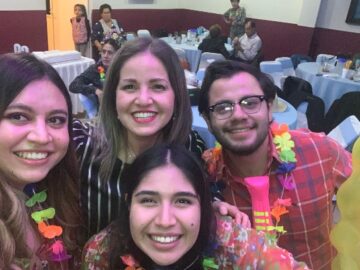 Imágenes para rendir homenaje a persona finada, estas pueden variar en su contenido.
