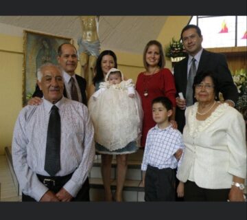 Imágenes para rendir homenaje a persona finada, estas pueden variar en su contenido.