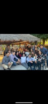Imágenes para rendir homenaje a persona finada, estas pueden variar en su contenido.