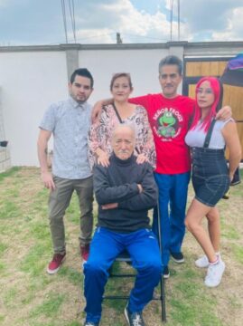 Imágenes para rendir homenaje a persona finada, estas pueden variar en su contenido.