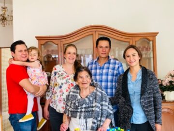 Imágenes para rendir homenaje a persona finada, estas pueden variar en su contenido.