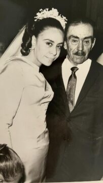 Imágenes para rendir homenaje a persona finada, estas pueden variar en su contenido.