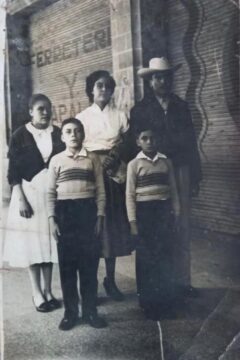 Imágenes para rendir homenaje a persona finada, estas pueden variar en su contenido.