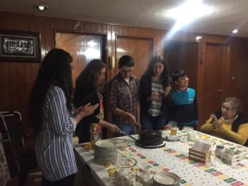 Imágenes para rendir homenaje a persona finada, estas pueden variar en su contenido.