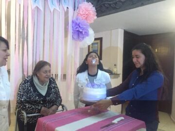 Imágenes para rendir homenaje a persona finada, estas pueden variar en su contenido.