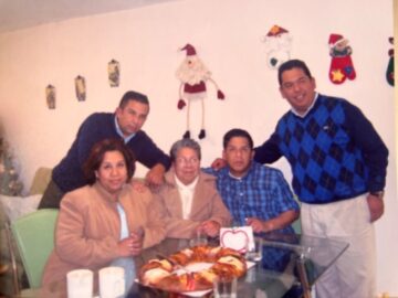 Imágenes para rendir homenaje a persona finada, estas pueden variar en su contenido.