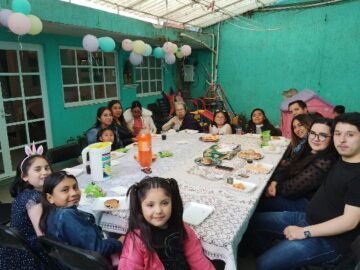 Imágenes para rendir homenaje a persona finada, estas pueden variar en su contenido.