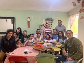Imágenes para rendir homenaje a persona finada, estas pueden variar en su contenido.
