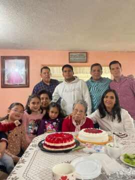 Imágenes para rendir homenaje a persona finada, estas pueden variar en su contenido.