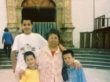 Imágenes para rendir homenaje a persona finada, estas pueden variar en su contenido.