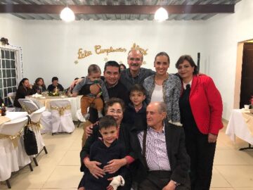 Imágenes para rendir homenaje a persona finada, estas pueden variar en su contenido.