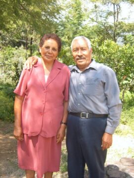 Imágenes para rendir homenaje a persona finada, estas pueden variar en su contenido.