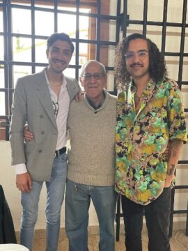 Imágenes para rendir homenaje a persona finada, estas pueden variar en su contenido.