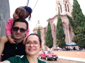 Imágenes para rendir homenaje a persona finada, estas pueden variar en su contenido.