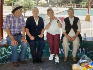 Imágenes para rendir homenaje a persona finada, estas pueden variar en su contenido.
