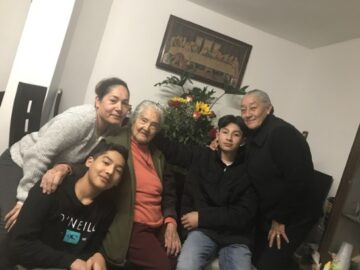 Imágenes para rendir homenaje a persona finada, estas pueden variar en su contenido.